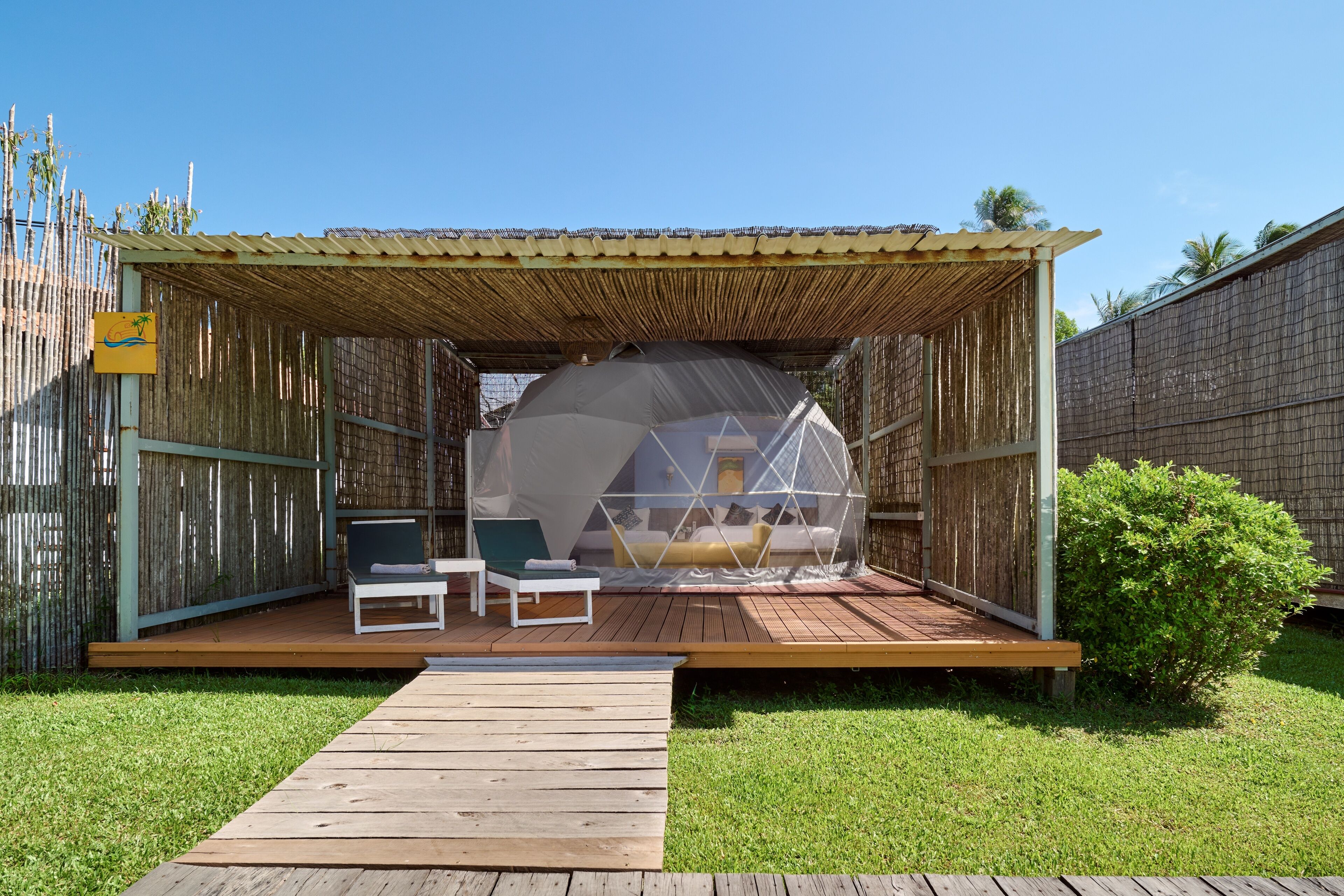 Family Suite Sea View | Minibar, desk, iron/ironing board, rollaway beds