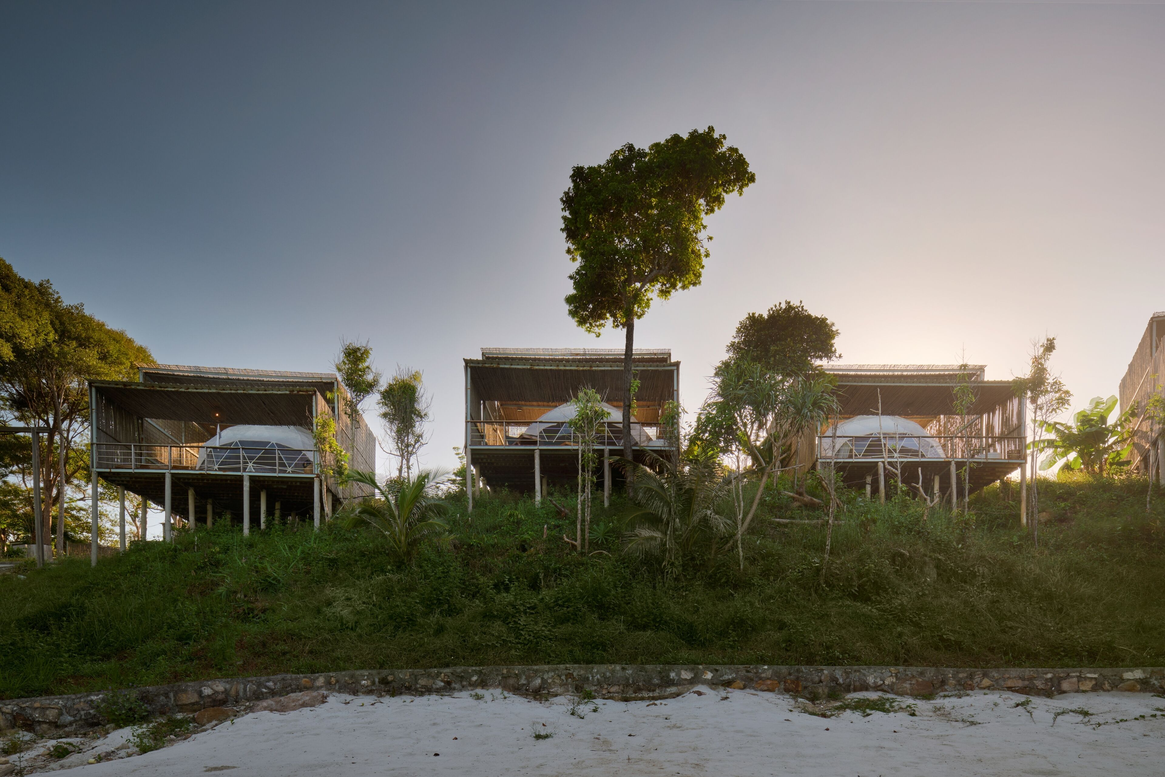 Deluxe Double Sea View | Minibar, desk, iron/ironing board, rollaway beds