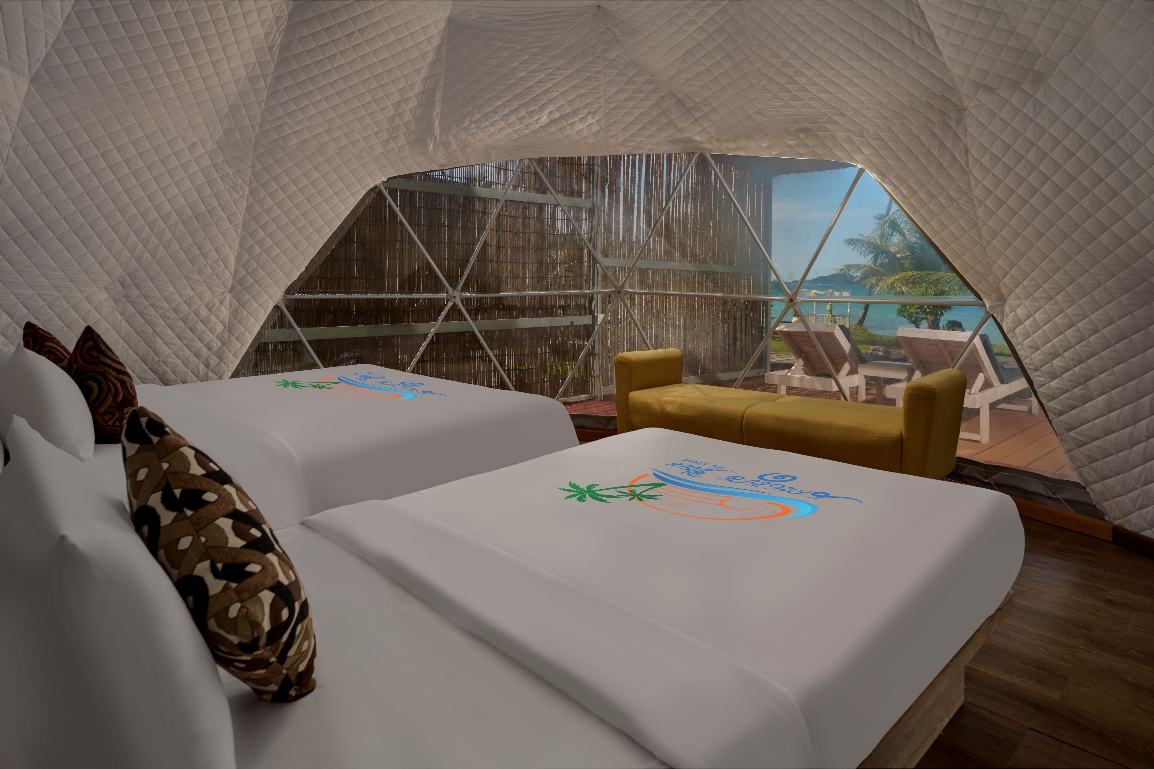 Junior Family Suite Sea View | Minibar, desk, iron/ironing board, rollaway beds