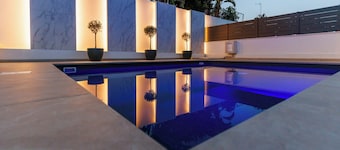 Cozy Breeze - Chic villa with amazing pool & bbq