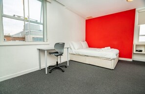 Schreibtisch, Bügeleisen/Bügelbrett, WLAN, Bettwäsche