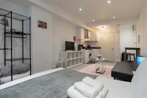 Desk, iron/ironing board, WiFi, bed sheets