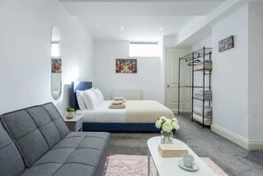 Desk, iron/ironing board, WiFi, bed sheets