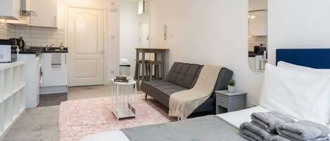 Desk, iron/ironing board, WiFi, bed sheets