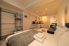 Desk, iron/ironing board, WiFi, bed sheets