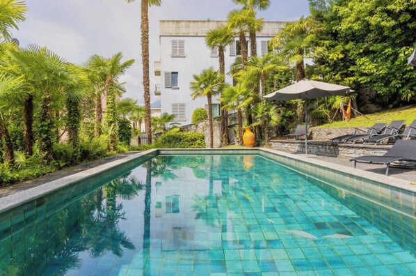 Pool - Villa Magnolia Boutique Apartment - An oasis in the center of the City (Muralto)