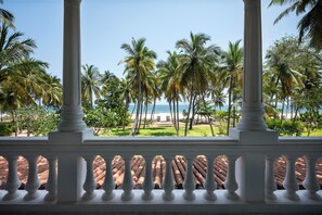Luxury Suite, Beach View | Balcony - Kalkudah Beach House (EP)