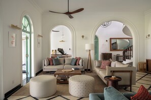 Lobby sitting area - Kalkudah Beach House (EP)