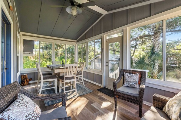 Téléviseur, bureau