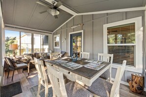 Outdoor dining - Lighthouse Loft l Marshfront l Walk to Downtown (St. Augustine)