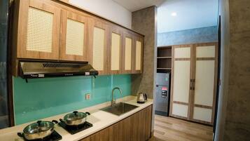 Fridge, microwave, cookware/dishes/utensils