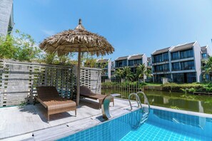 Down duvets, desk, free WiFi, bed sheets