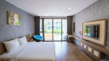 2 bedrooms, down comforters, desk, free WiFi