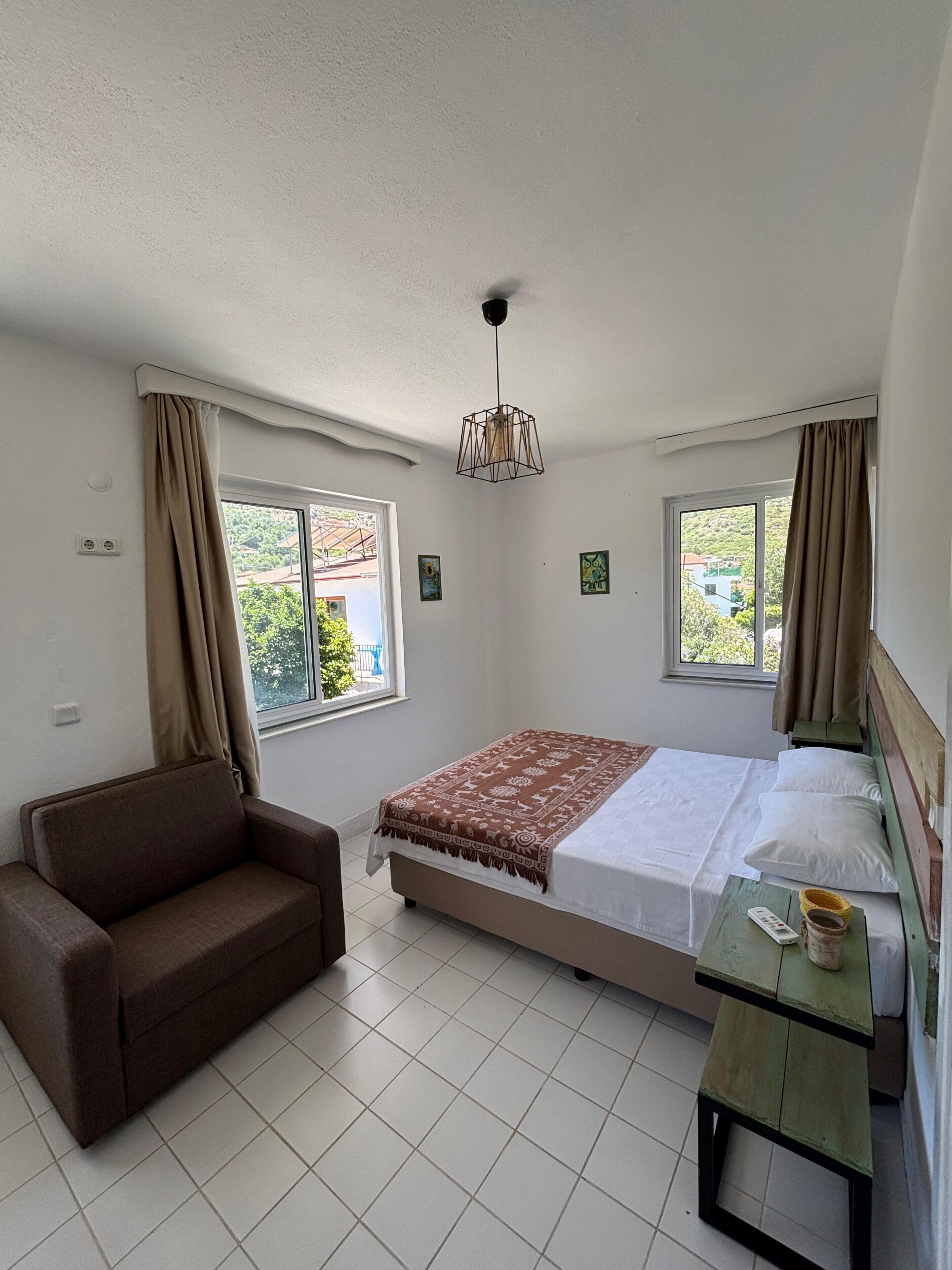 Standard Room, 1 Queen Bed, Garden View, Garden Area