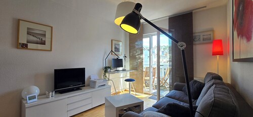"Relax in this charming one-bedroom apartment on the first floor with Wi-Fi"
