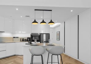 Fridge, oven, stovetop, coffee/tea maker