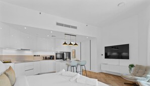 1 habitación, tabla de planchar con plancha, cuna de viaje y wifi
