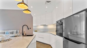 Fridge, oven, stovetop, coffee/tea maker
