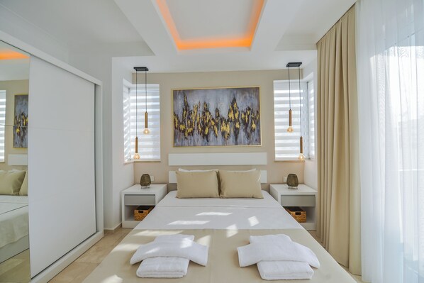 4 bedrooms, iron/ironing board, WiFi, bed sheets