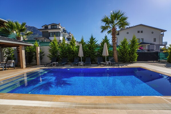 Piscine extérieure, piscine chauffée