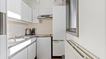 Fridge, microwave, stovetop, electric kettle