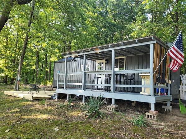Terrace/patio - New!  Robin's Nest - Cute Lakefront Tiny House!  Includes lake access! (Greenville)