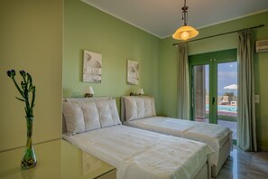 House | 4 bedrooms, soundproofing - Villa Panorama - With 60m Private Pool (Rethymno)
