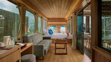 Deluxe Hotel Bus Mountain View | 1 bedroom, desk, iron/ironing board, rollaway beds