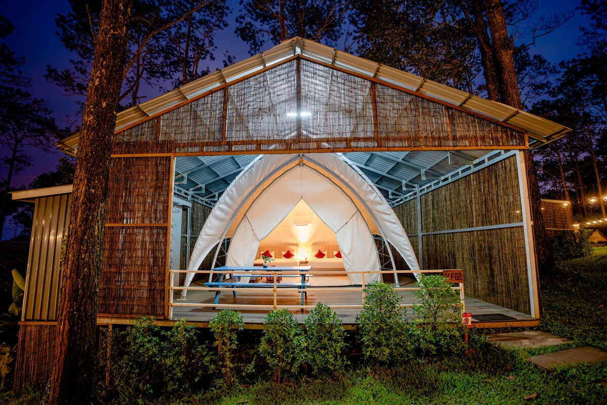 Bureau, fer et planche à repasser, Wi-Fi gratuit, draps fournis