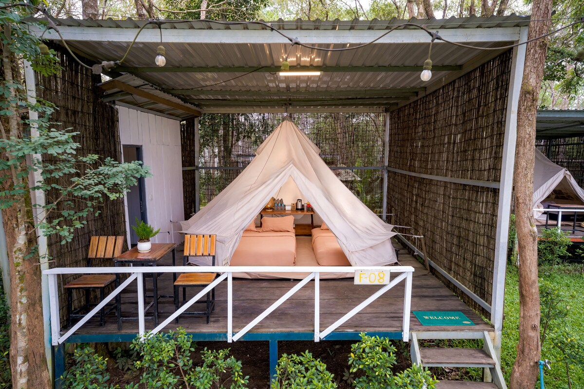 Tente Familiale, vue jardin