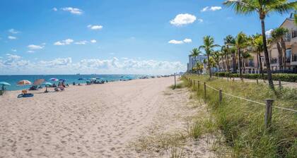 Beachside Villa 🏖️ Walk to Beach, Dining & Bars 🍹