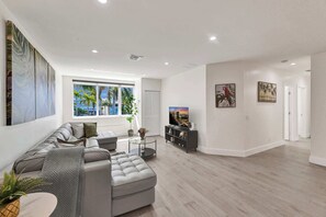 Unclassified image, 2 of 47, button - Beachside Villa Summa (Lauderdale-by-the-Sea)