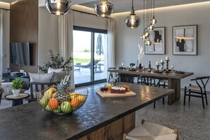 4 bedrooms - Villa Lux Solis - With 2 Pools (Mylopotamos)