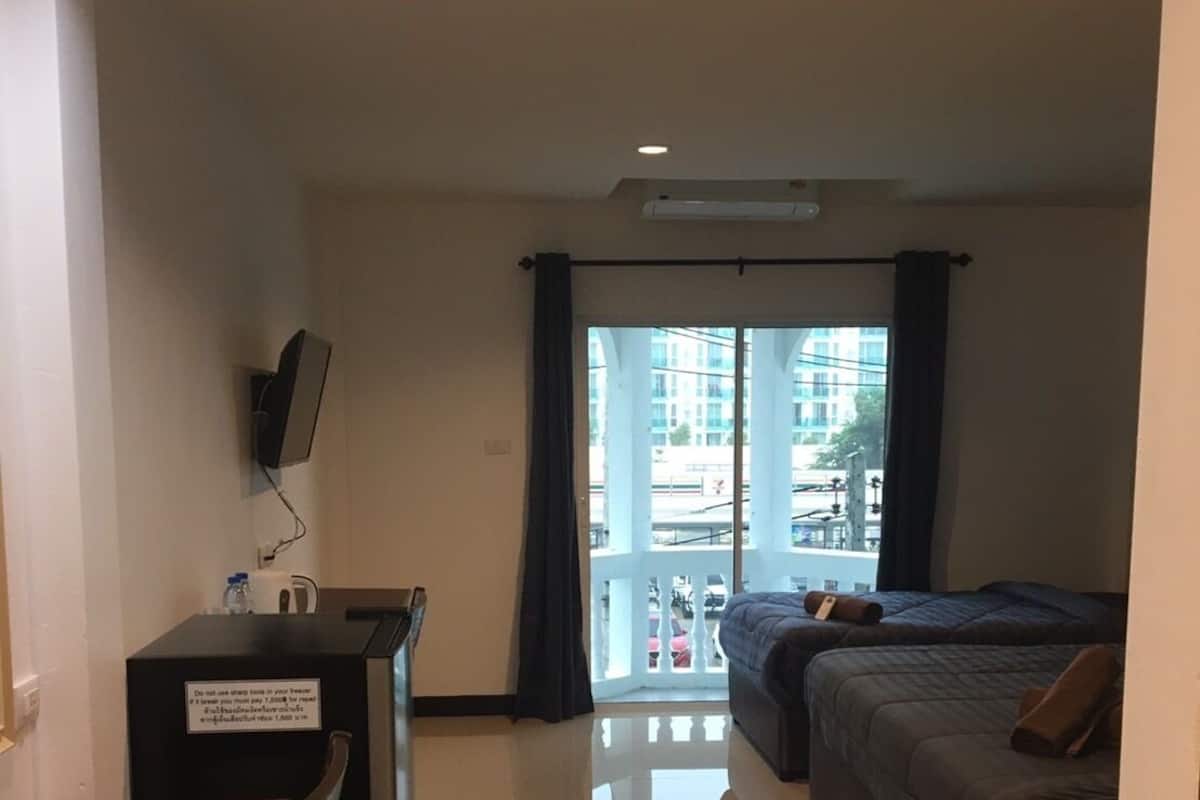 In-room safe, free WiFi