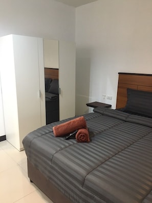 Standard Double Room, Balcony, City View | In-room safe, free WiFi - Smart Place Pattaya (Pattaya)