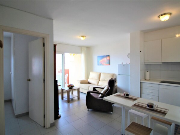 TV - Apartment port view - 4 guests (Roses)