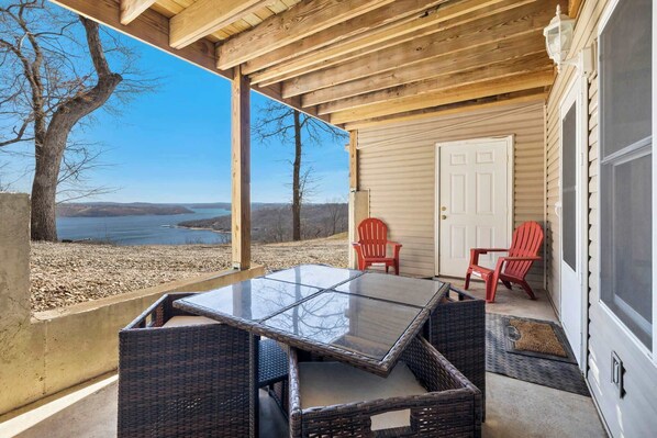 Terrace/patio - Lake Overlook-Gorgeous Beaver Lake Views-Game Room (Garfield)