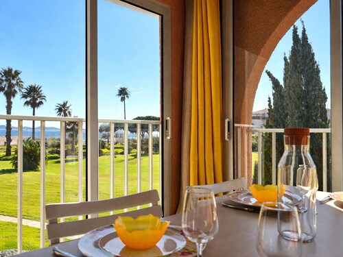 2-Room Apartment with Sea View Loggia, Pets Allowed - La Londe-les-Maures