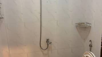 Basic Room | Bathroom