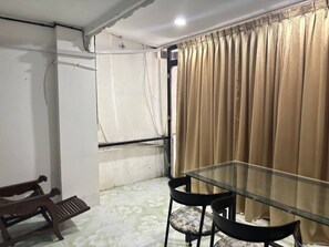 Basic Room | Living area
