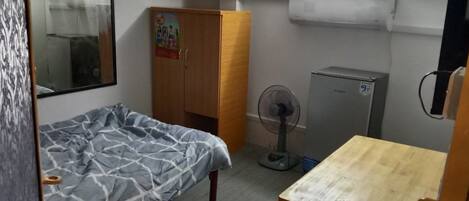 Basic-studiolejlighed - 1 soveværelse | Skrivebord, arbejdsområde til bærbare computere, gratis Wi-Fi