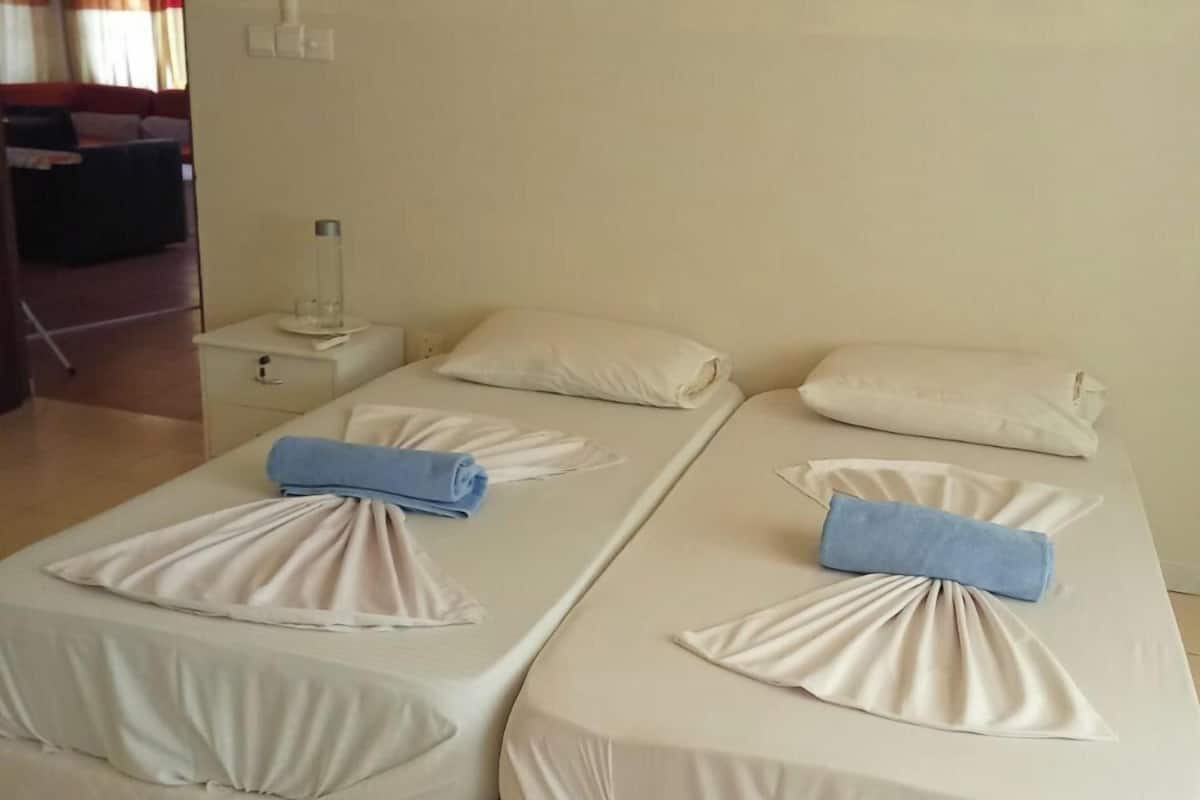 Basic Single Room | Peralatan tempat tidur hipoalergenik, meja, kalis bunyi