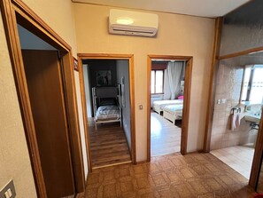 3 chambres, fer et planche à repasser, Wi-Fi gratuit, draps fournis