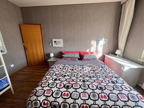 3 chambres, fer et planche à repasser, Wi-Fi gratuit, draps fournis