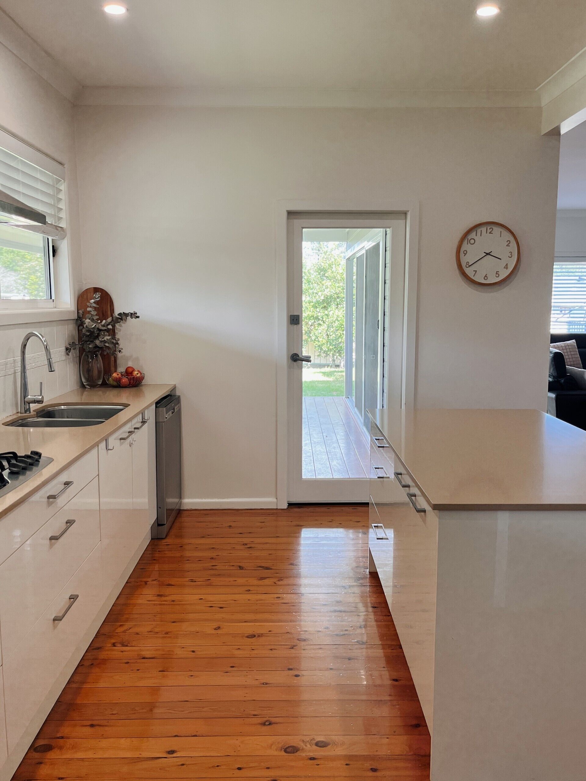 Microondas, horno, parrilla de estufa y lavavajillas 