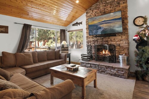 Lakeside Cottage - Charming  Retreat