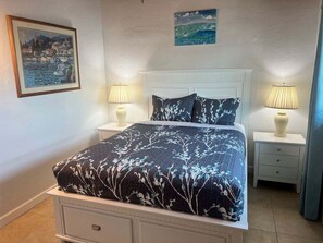 1 bedroom, iron/ironing board, WiFi (free), bed sheets - 05 Standard Plus - Screened Lanai (Siesta Key)