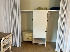 Interior - 05 Standard Plus - Screened Lanai (Siesta Key)