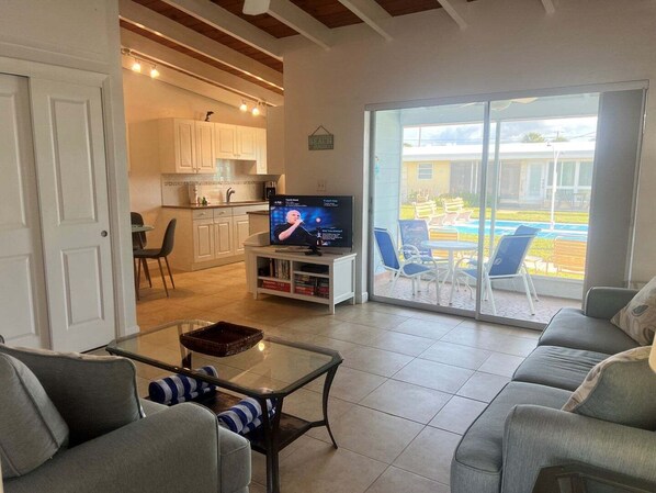 TV - 05 Standard Plus - Screened Lanai (Siesta Key)