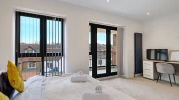 5 bedrooms, iron/ironing board, free WiFi, bed sheets